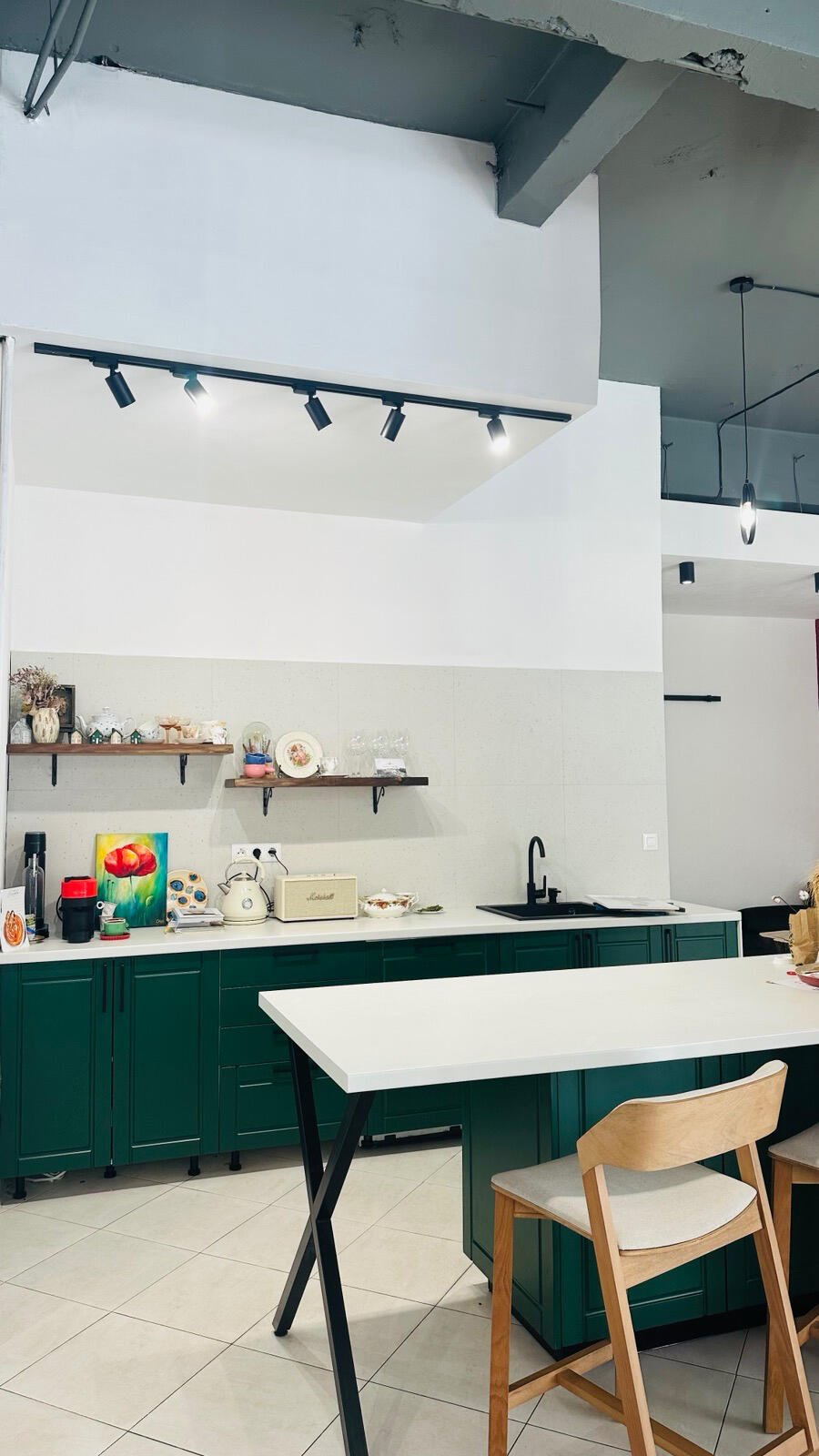 Уютен кът в зала за събития Перфектното място за бебешка погача в София.